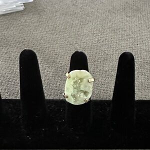 Elegant Green Stone Ring size 8 excellent condition NWOT